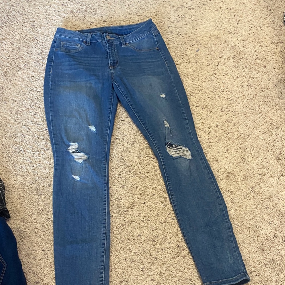 Distressed skinny jeans